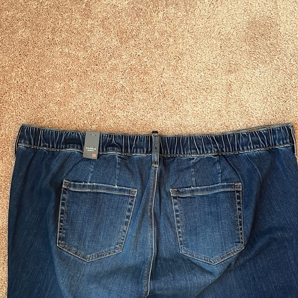 NWT Torrid Weekend Boyfriend Straight Jeans - Picture 7 of 9